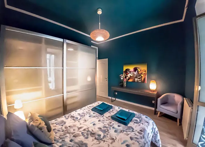 Modern Design - 15min Colosseo - Metro C Apartment *