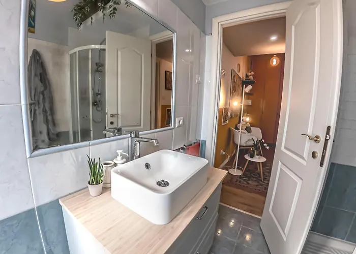 Modern Design - 15min Colosseo - Metro C Apartment